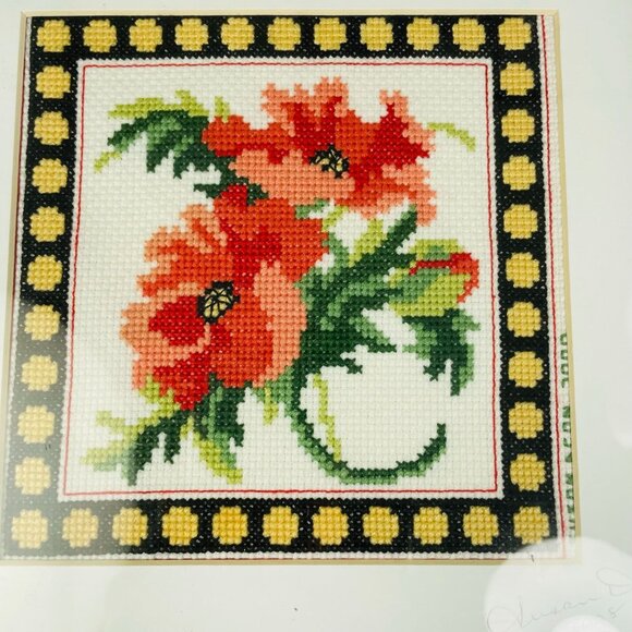 Vintage Floral Needlepoint Cross Stitch Flower Wall Art Decor Black Frame u - Picture 2 of 5